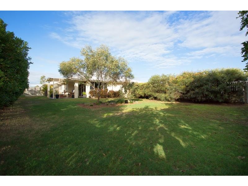 4/3 to 5 Weeroona Avenue, Beachmere QLD 4510