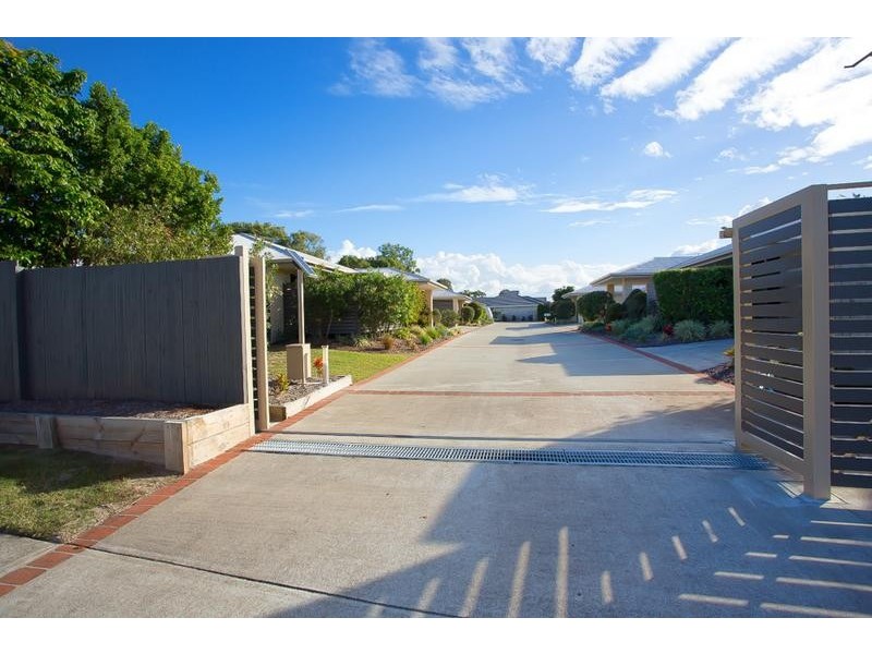 4/3 to 5 Weeroona Avenue, Beachmere QLD 4510