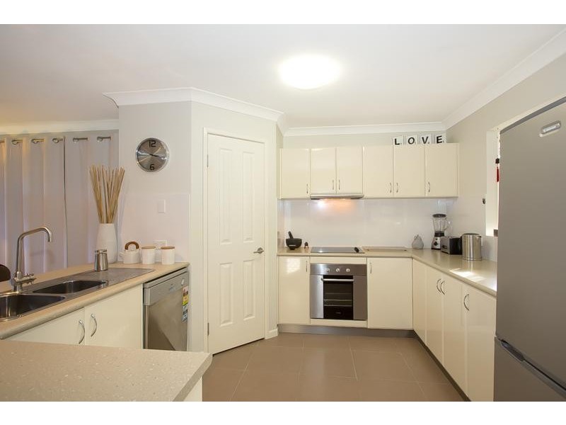 4/3 to 5 Weeroona Avenue, Beachmere QLD 4510