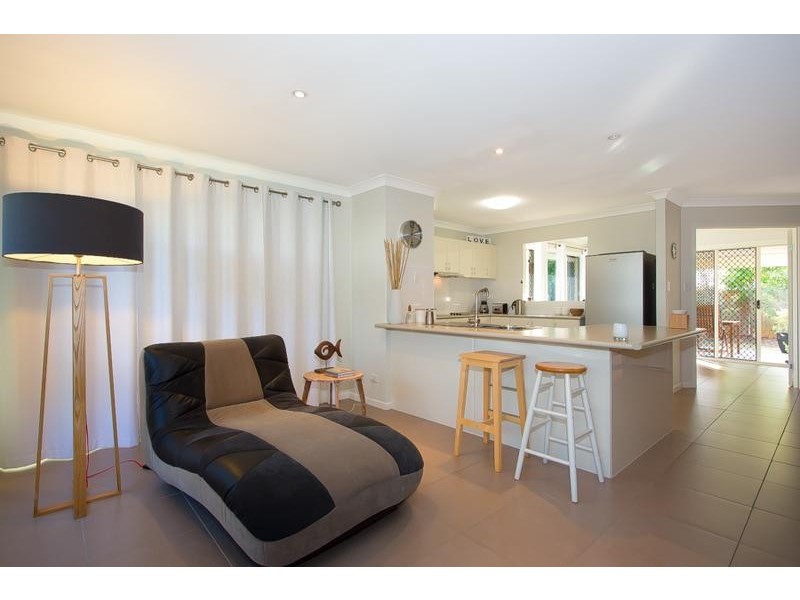 4/3 to 5 Weeroona Avenue, Beachmere QLD 4510