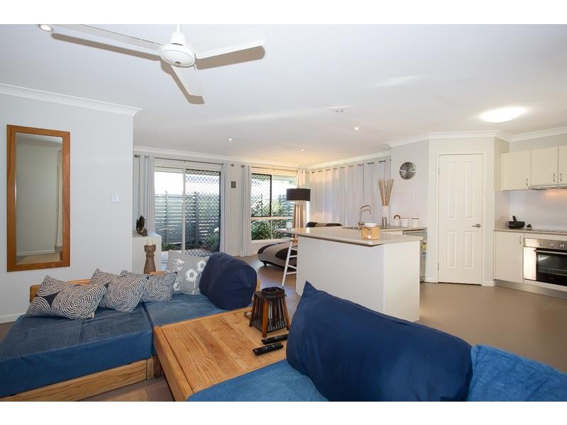 4/3 to 5 Weeroona Avenue, Beachmere QLD 4510