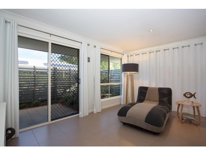 4/3 to 5 Weeroona Avenue, Beachmere QLD 4510