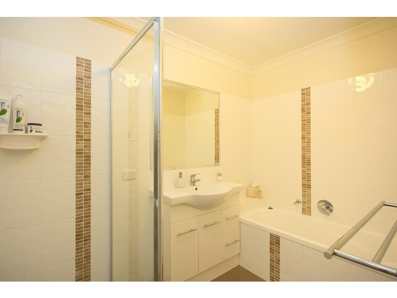 4/3 to 5 Weeroona Avenue, Beachmere QLD 4510