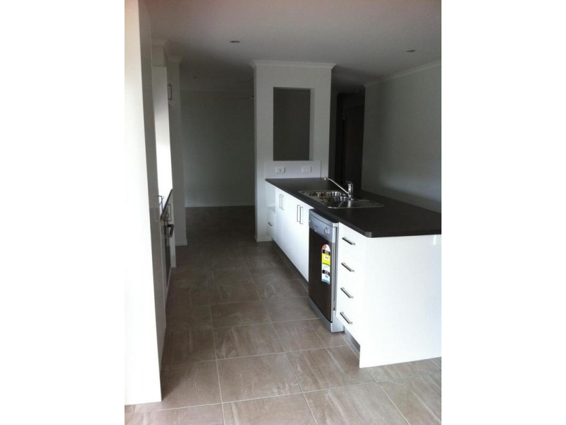 1/2 Pristine Court, Ningi QLD 4511