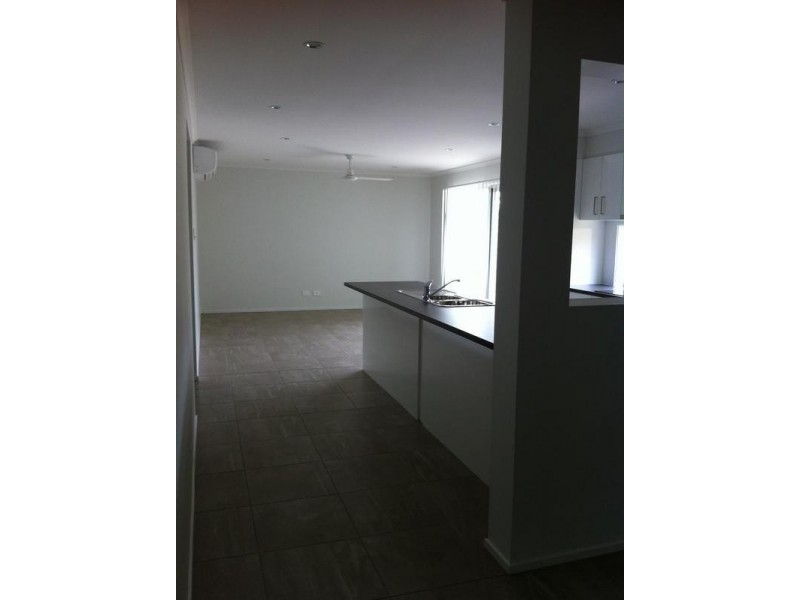 1/2 Pristine Court, Ningi QLD 4511