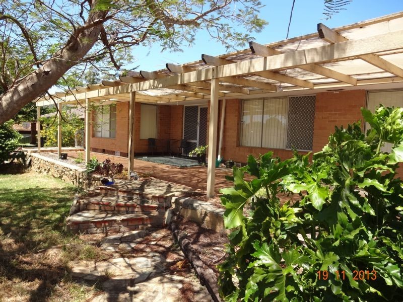 16 Slee Avenue, Kelmscott WA 6111