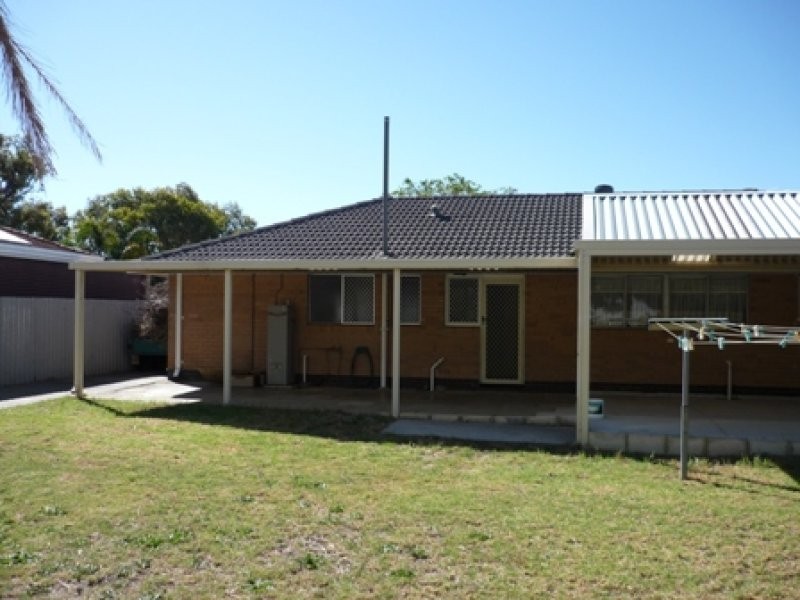 16 Slee Avenue, Kelmscott WA 6111