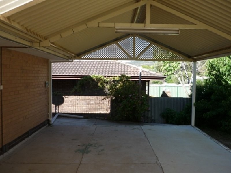 16 Slee Avenue, Kelmscott WA 6111