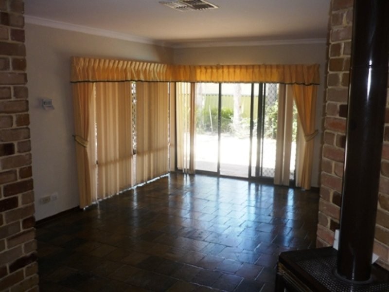 92 Brown Crescent, Seville Grove WA 6112