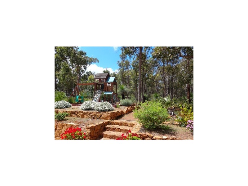 14 Sophia Grove, Roleystone WA 6111