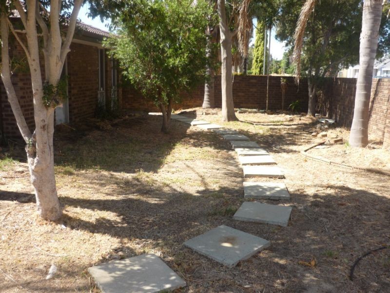 27 Tait St, Armadale WA 6112