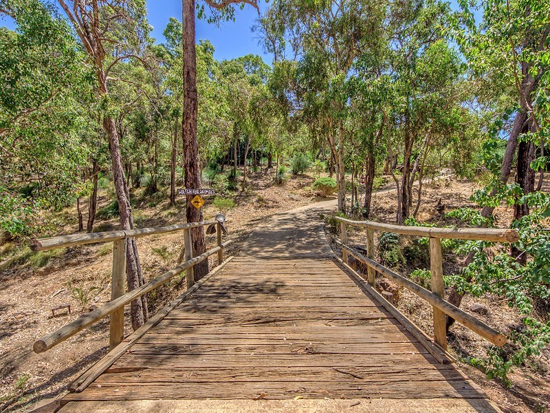 96 Urch Rd, Roleystone WA 6111