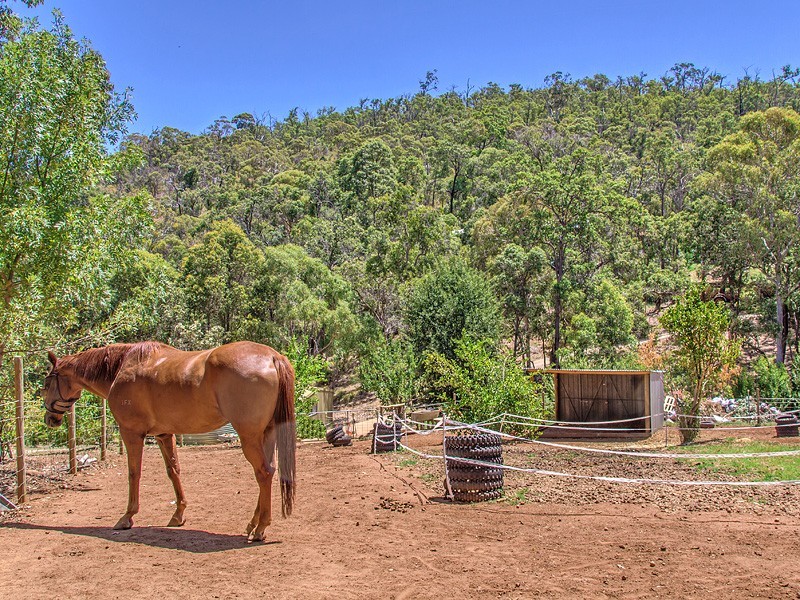 96 Urch Rd, Roleystone WA 6111