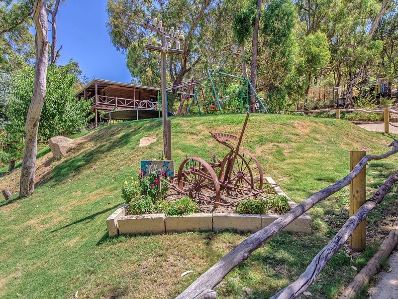 96 Urch Rd, Roleystone WA 6111