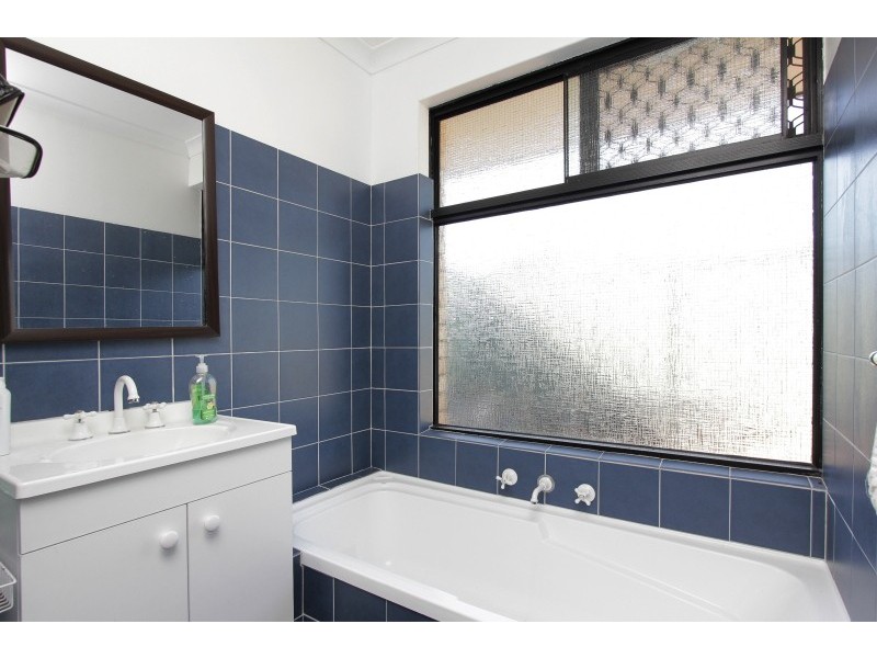 2 Bohemia Grove, Seville Grove WA 6112