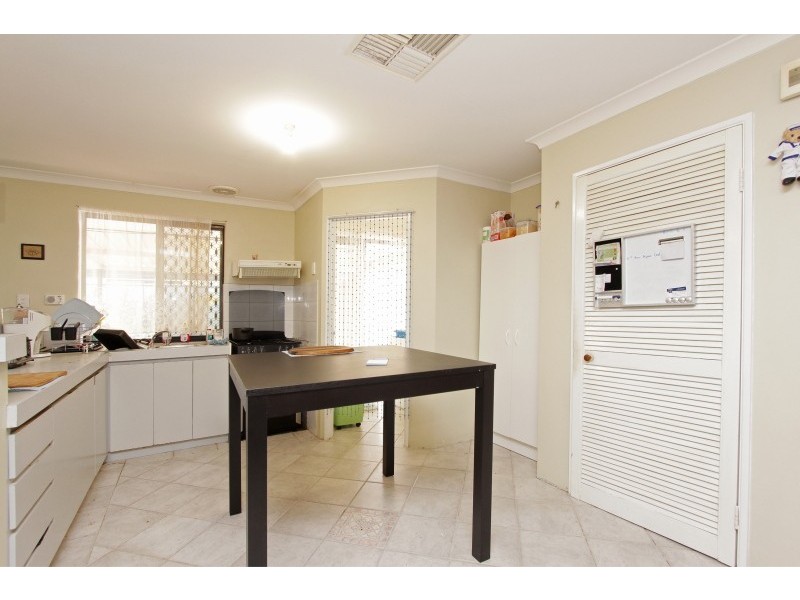 2 Bohemia Grove, Seville Grove WA 6112