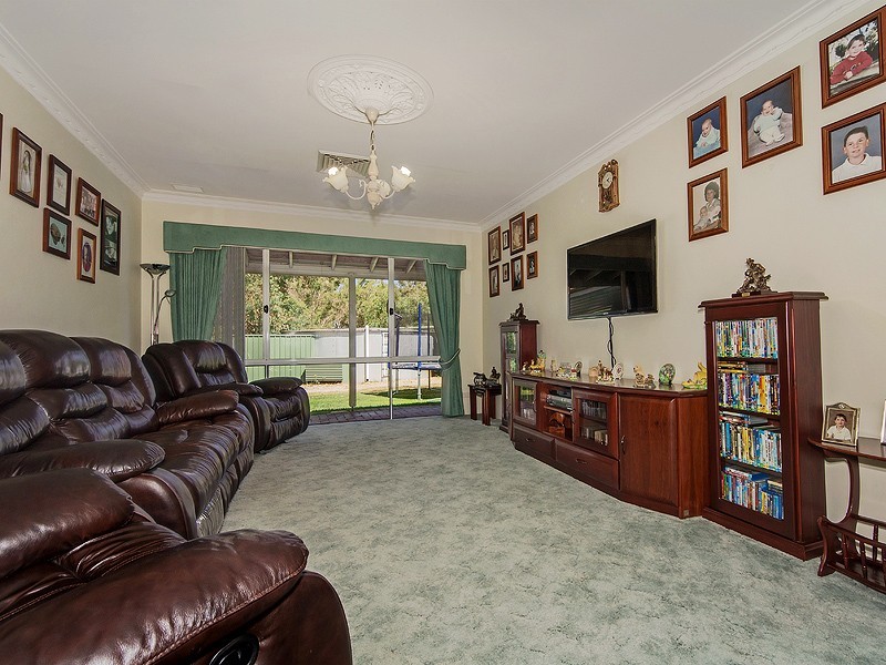 1533 Leslie St, Southern River WA 6110