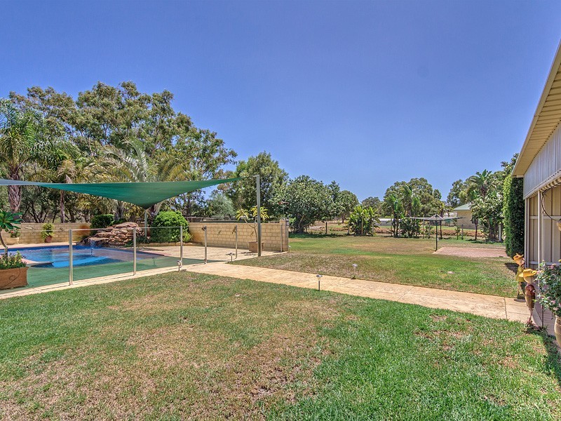 1533 Leslie St, Southern River WA 6110