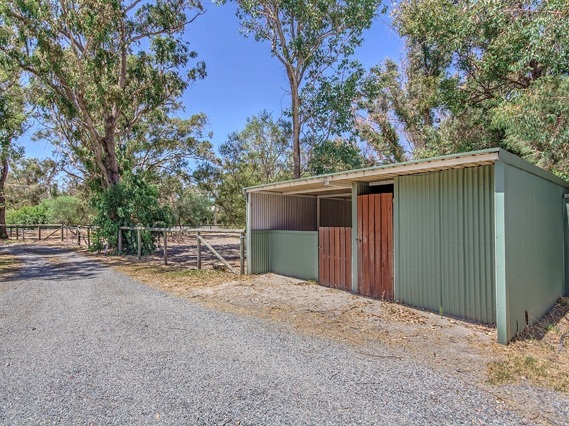 1533 Leslie St, Southern River WA 6110