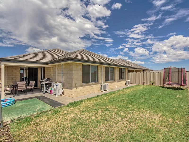 27 Chiltern Ave, Brookdale WA 6112