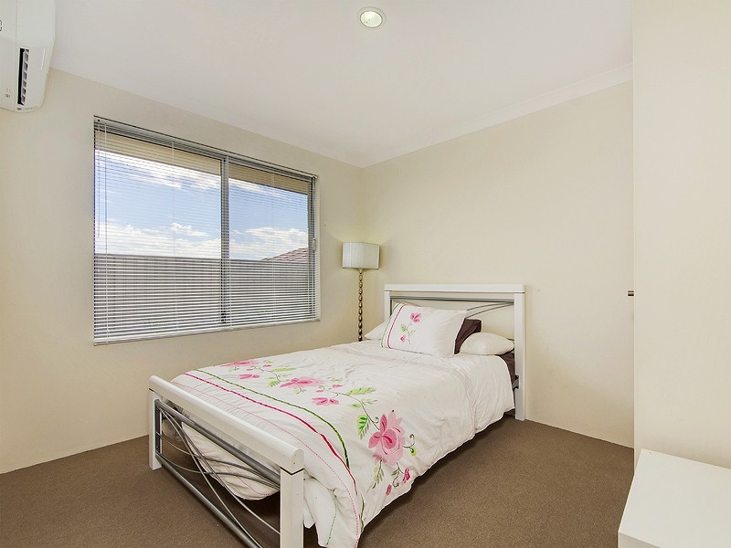 27 Chiltern Ave, Brookdale WA 6112