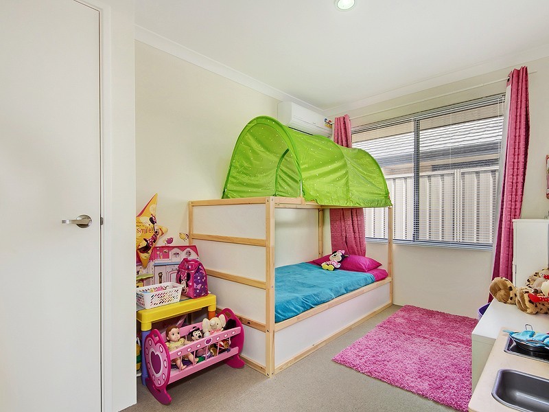 27 Chiltern Ave, Brookdale WA 6112