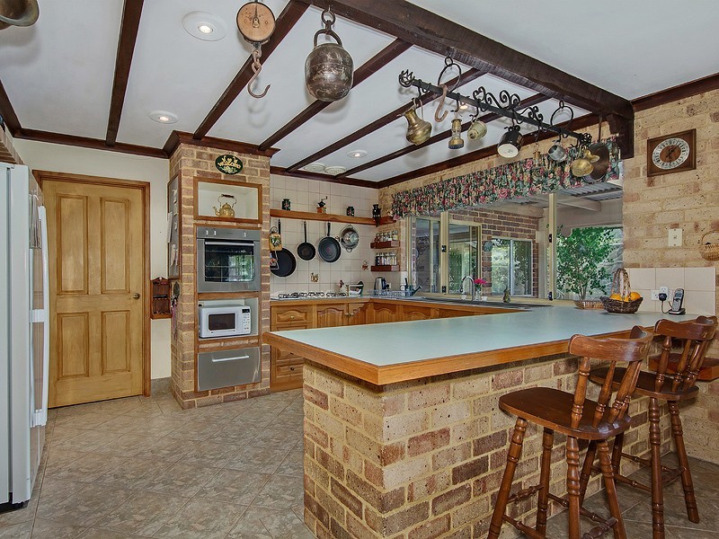 75 Swamp Gum Rd, Oakford WA 6121