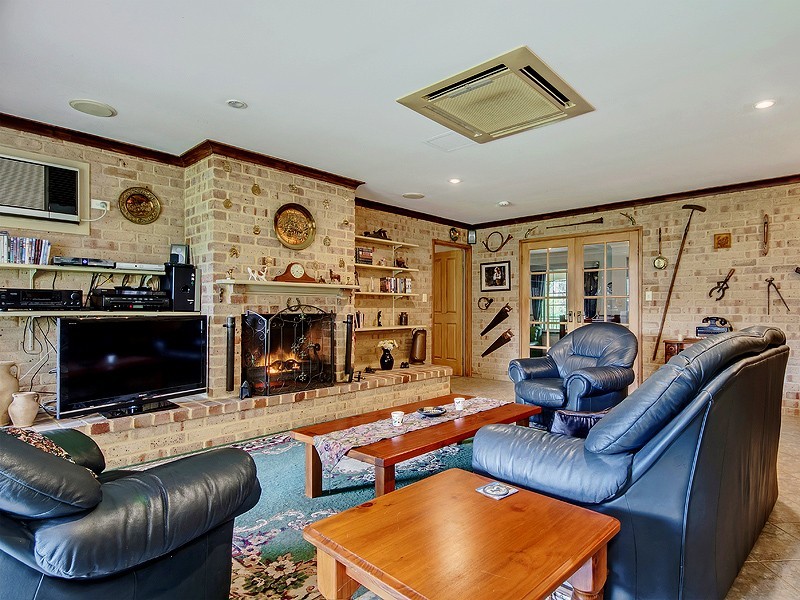 75 Swamp Gum Rd, Oakford WA 6121