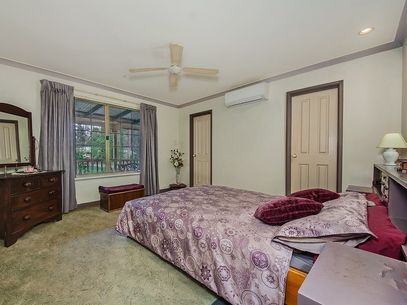 75 Swamp Gum Rd, Oakford WA 6121