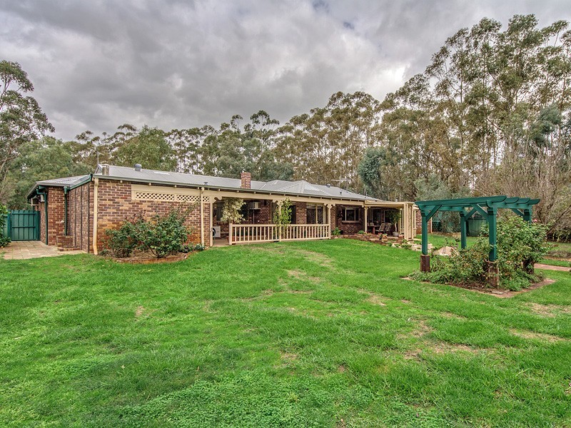 75 Swamp Gum Rd, Oakford WA 6121