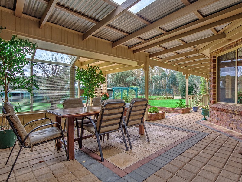 75 Swamp Gum Rd, Oakford WA 6121