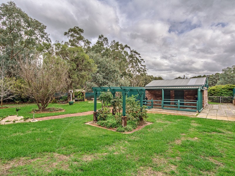 75 Swamp Gum Rd, Oakford WA 6121