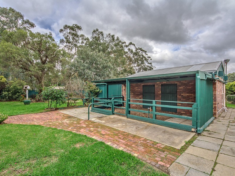 75 Swamp Gum Rd, Oakford WA 6121