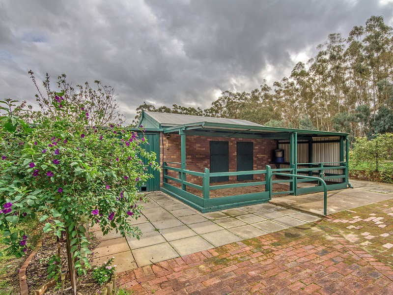 75 Swamp Gum Rd, Oakford WA 6121