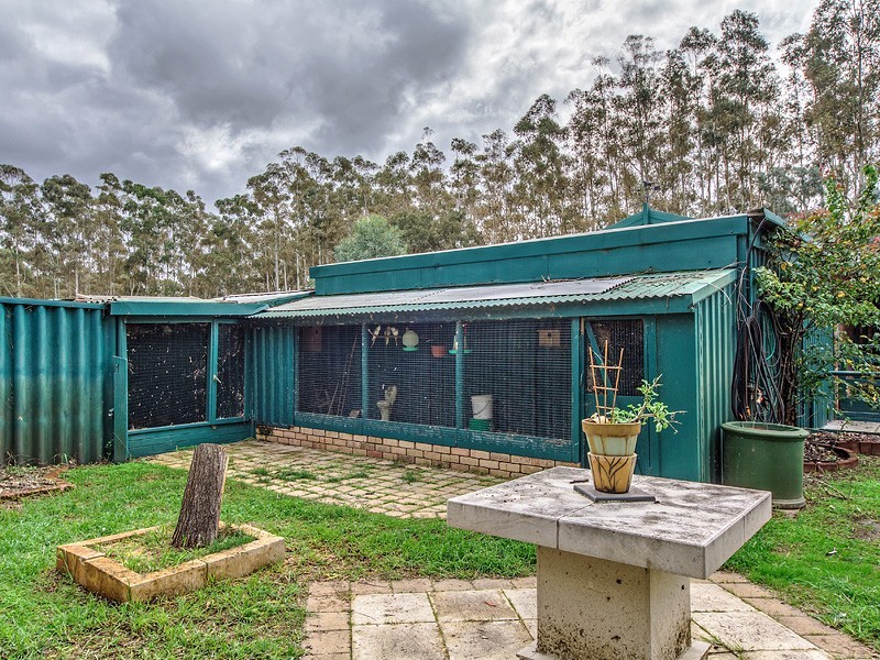 75 Swamp Gum Rd, Oakford WA 6121