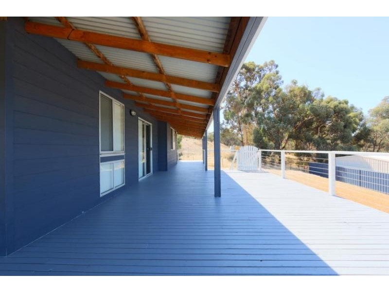 10 Dunmall Dr, Wandering WA 6308