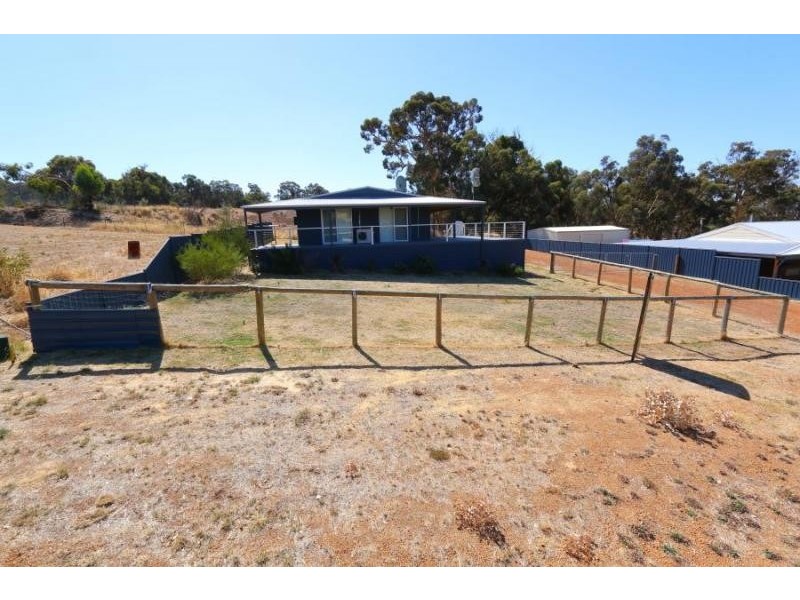 10 Dunmall Dr, Wandering WA 6308