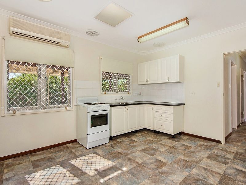 2 Tomah Rd, Armadale WA 6112