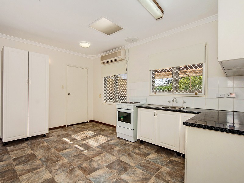 2 Tomah Rd, Armadale WA 6112