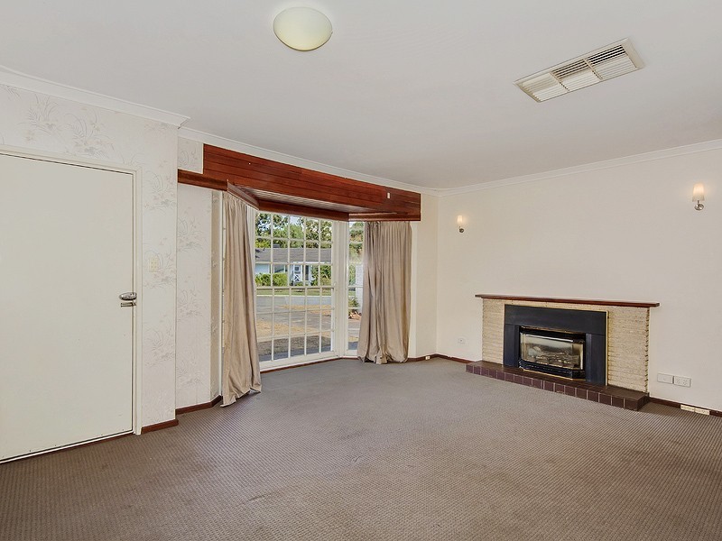 2 Tomah Rd, Armadale WA 6112