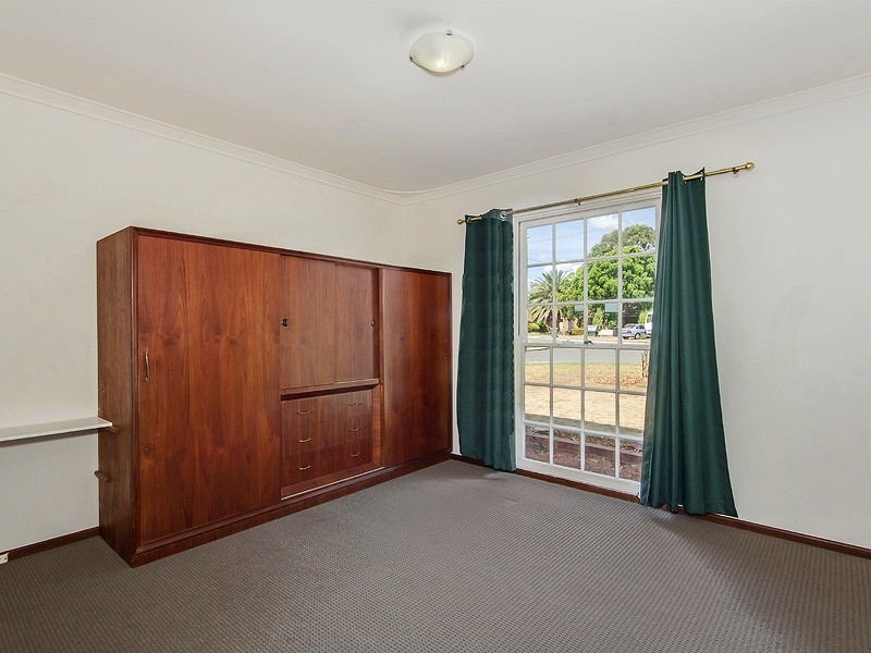 2 Tomah Rd, Armadale WA 6112