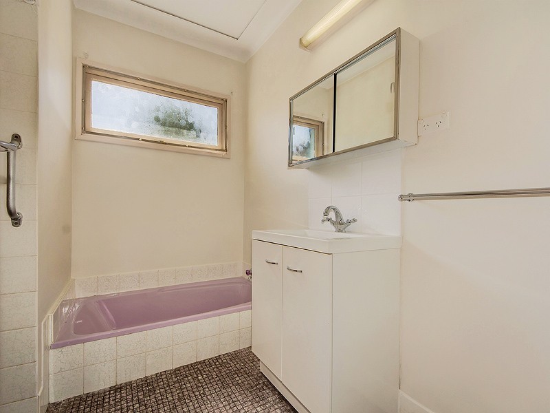 2 Tomah Rd, Armadale WA 6112
