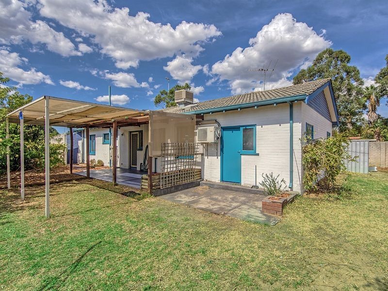 2 Tomah Rd, Armadale WA 6112