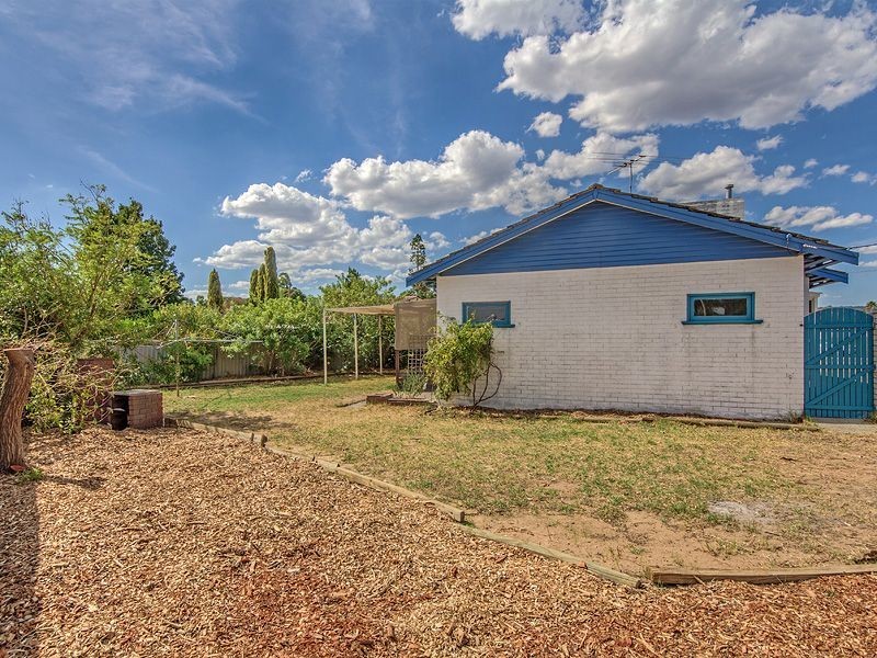 2 Tomah Rd, Armadale WA 6112