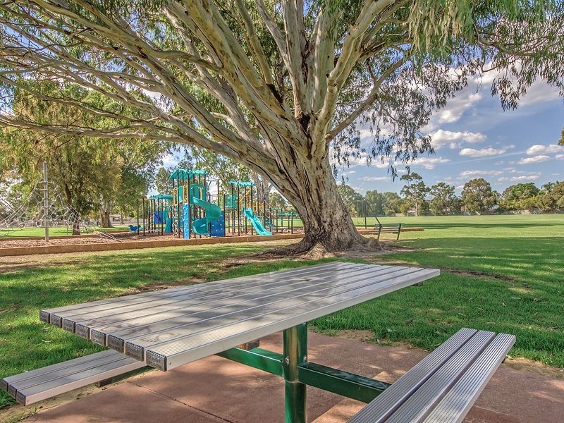 2 Tomah Rd, Armadale WA 6112