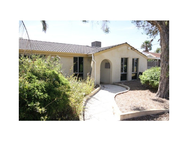 42 Ypres Rd, Camillo WA 6111