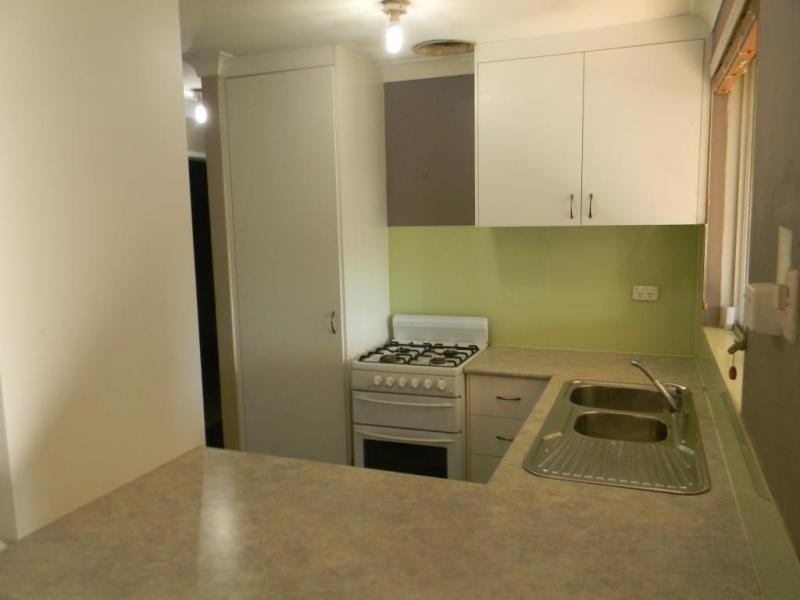 42 Ypres Rd, Camillo WA 6111