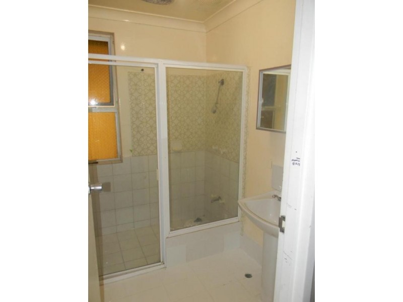 42 Ypres Rd, Camillo WA 6111