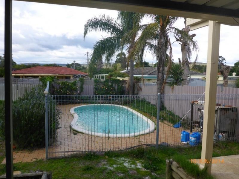 42 Ypres Rd, Camillo WA 6111