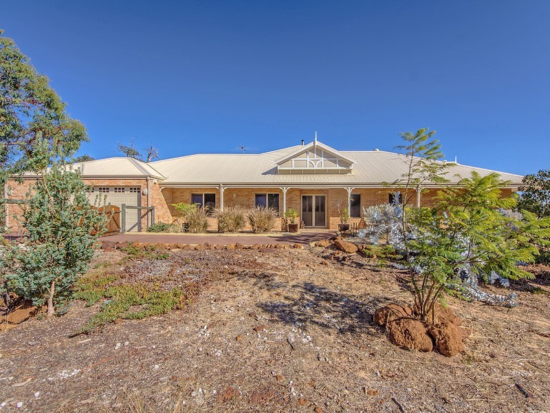 40 Darling Range Drive, Bedfordale WA 6112